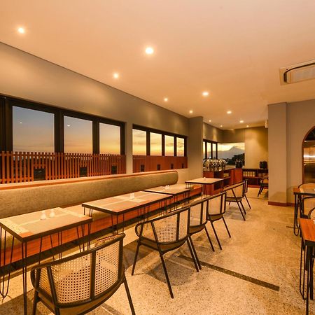 Nata Azana Hotel Solo Extérieur photo