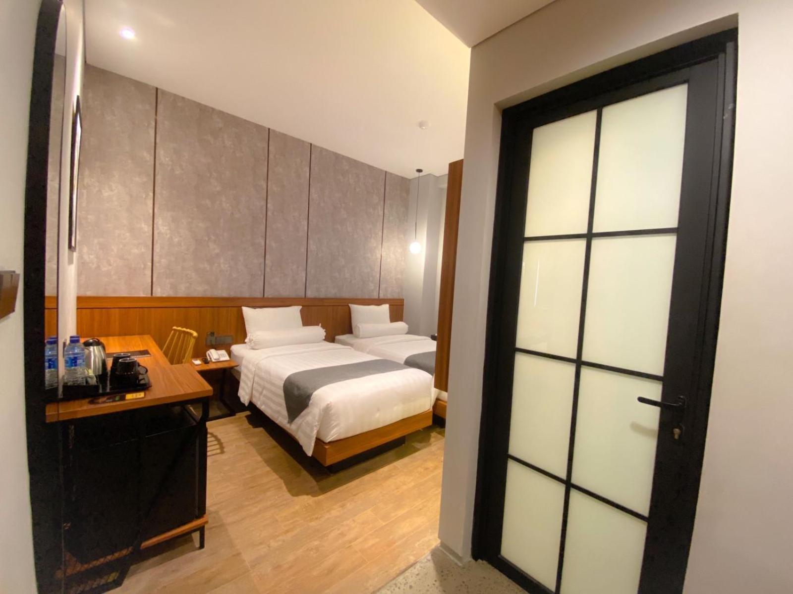 Nata Azana Hotel Solo Extérieur photo